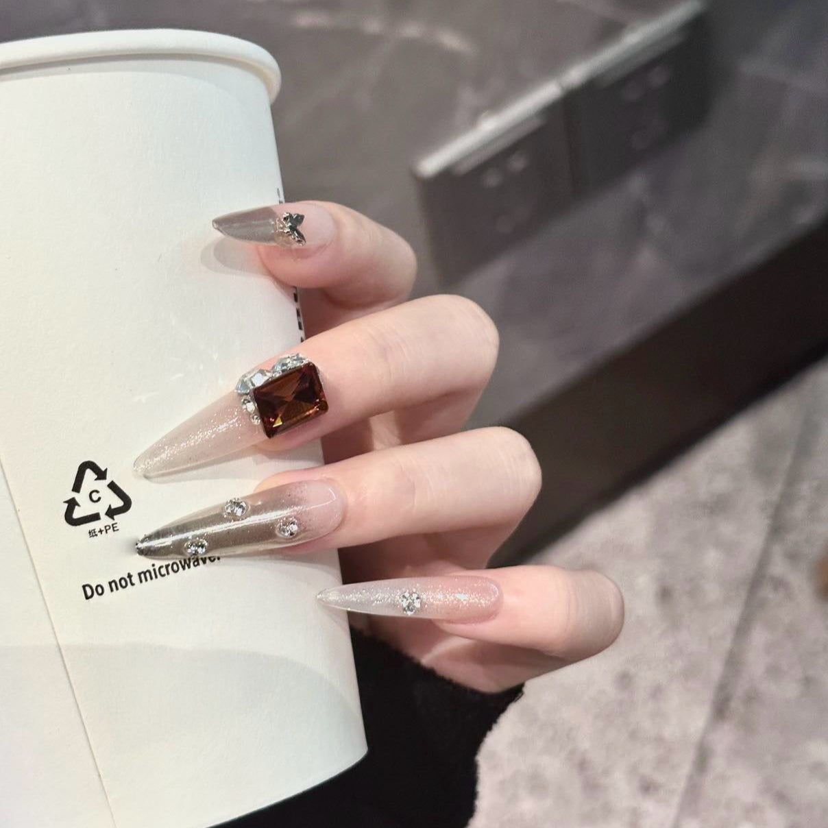 Earl Grey Press-On Nails embody a perfect balance of sophistication and boldness, inspired by the timeless elegance of a fine cup of tea.