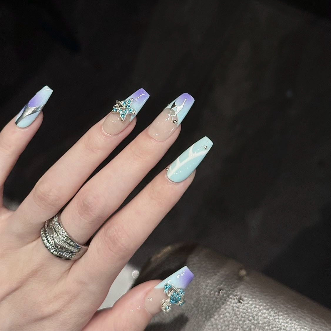 Galactic Glam Press-On Nails take you on a cosmic journey with their mesmerizing ombré of blue to lavender hues, paired with metallic accents and sparkling crystal charms. The planetary motifs and star-studded embellishments create a celestial vibe that’s perfect for the dreamer and stargazer at heart.