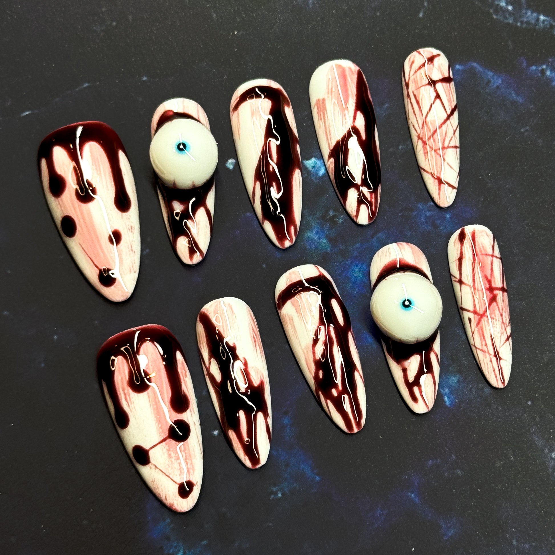 • Horror-Inspired: Realistic blood drip and splatter effects for a chilling vibe.
• 3D Eyeball Accent: A standout piece that adds shock factor and fun.
• Stiletto Shape: Sharp, bold, and dramatic — perfect for a killer manicure.
• Handmade & Reusable: Crafted with high-quality gel for long-lasting wear.
• Halloween Ready: Ideal for costumes, parties, or anyone who loves dark, edgy nails.