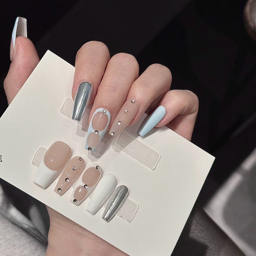 Serene Luxe Press-On Nails embody a perfect blend of minimalist sophistication and modern elegance. Featuring soft nude, baby blue, crisp white, and metallic silver accents, this set offers a dreamy, polished look for any occasion.