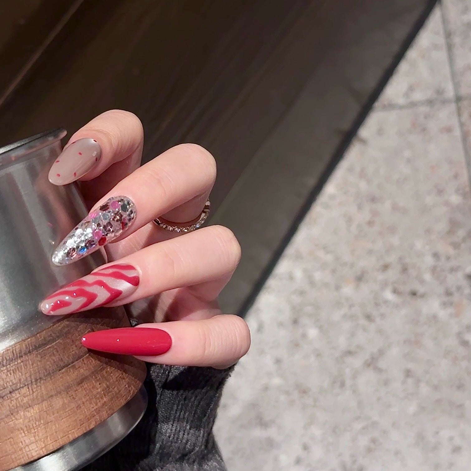 Celebrate love and bold elegance with Sweetheart Spark Press-On Nails, a dazzling mix of deep red, soft blush, and shimmering accents. This romantic set features glossy crimson nails, delicate heart designs, glitter embellishments, and playful wavy patterns for a fun and flirty aesthetic. With a perfect balance of glam and charm, this set is ideal for making a statement on any occasion.